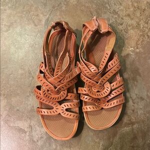 Bare traps sandal
